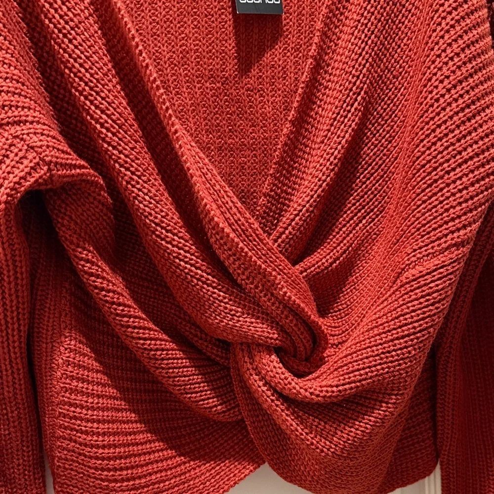Boohoo NWT V-Neck Twist Knit Sweater in Red L/XL (16) - Picture 4 of 6